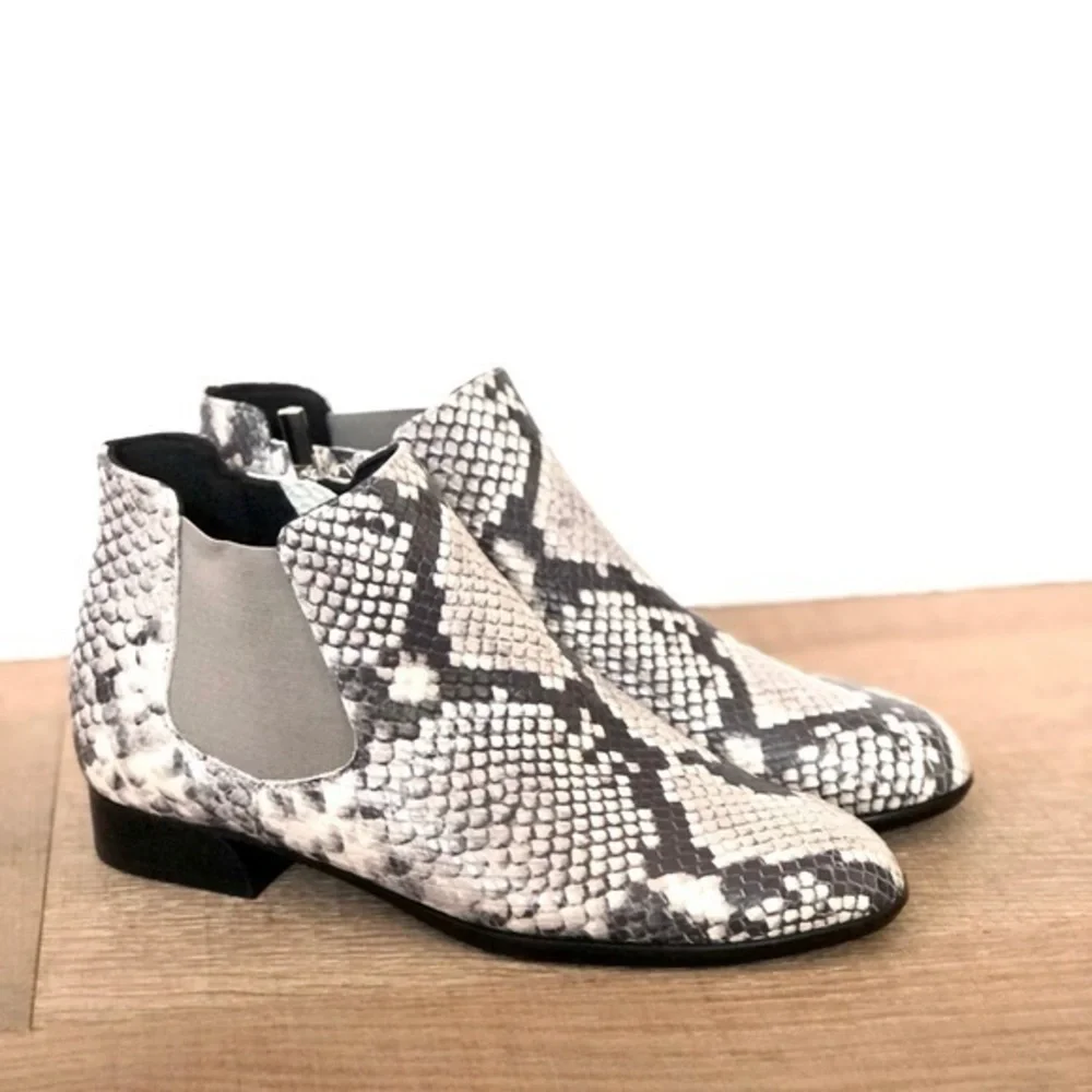 MUNRO Cate Grey Snake Print Leather Boots